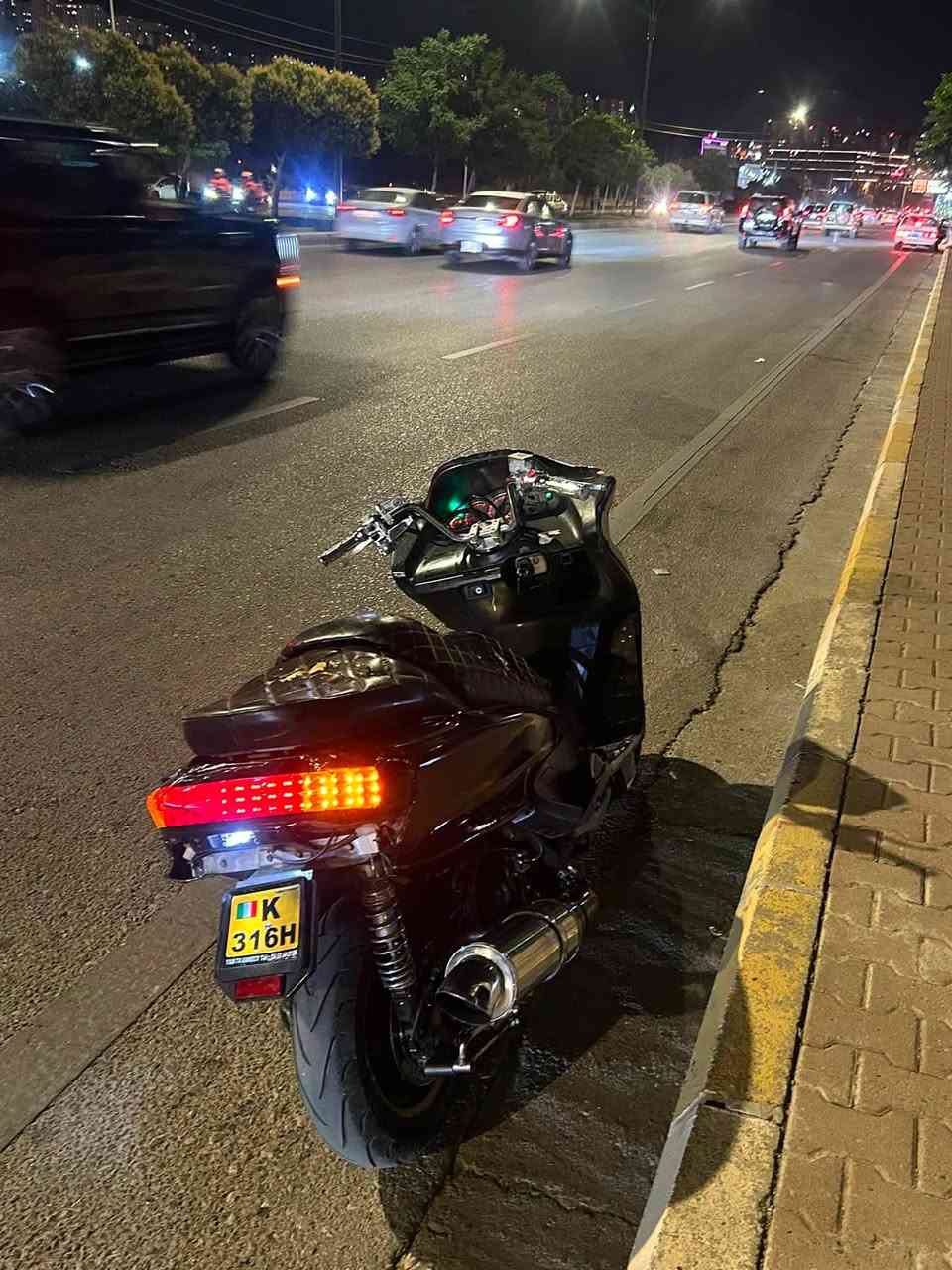 سڵاوی خواتان لێبێت ماتۆڕی ماجێستا بۆ فرۆشتن
مەکینەی250cc
قاچ خاسە سویچ و کۆنترۆڵ لایتی کریستاڵ ڕادێتەر
ساڵۆنسای سپۆڕت مەکینەو گێڕی بەشەرت 
ماڵی دۆستە هەموو گیانی بەشەرت
نرخی 450 هەزارو مامەڵەیە شوێن سلێمانی توەمەلیک 
***********
