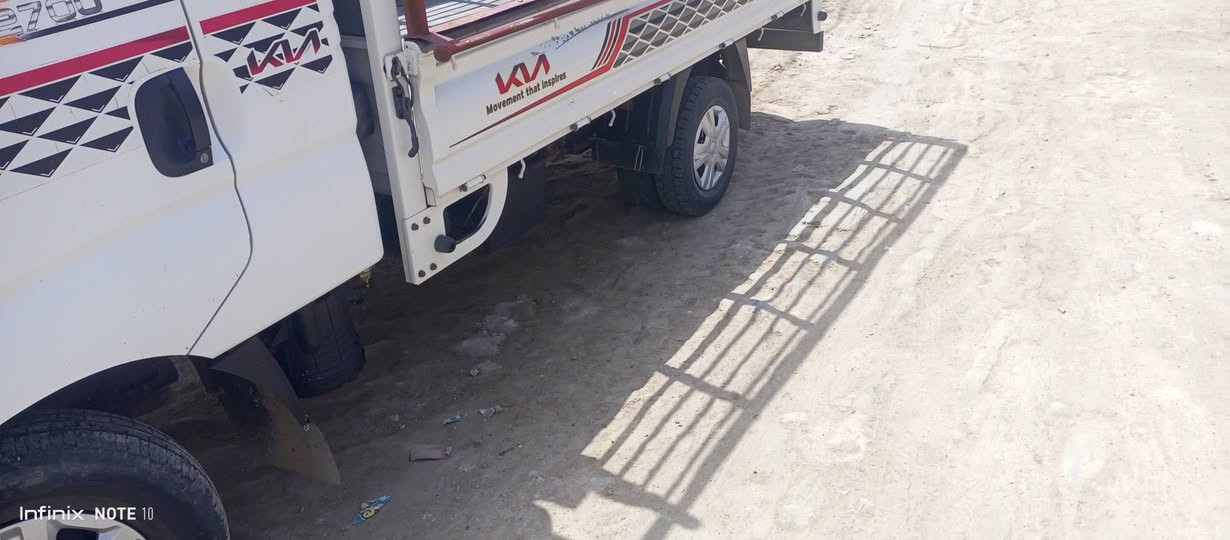 السلام عليكم كيا موديل ١٩ رقم بغداد دولي تحويل مباشر سنوية لل٣١ السيارة ماشية ١٢٠ حقيقي كلها على وضعية الوكالة كفالة عامة من كلشي هورن بوش الاصلي لايت زنون عالي ناصي منظومة درجه اولى سبيرات الشركة مانازلة السيارة جديدة بالكارتون مال بيع بدون محجر ب١٢٠ ورقة مكاني بغداد اللطيفية رقم الهاتف *********** وللاستفسار اكثر على الاتصال
