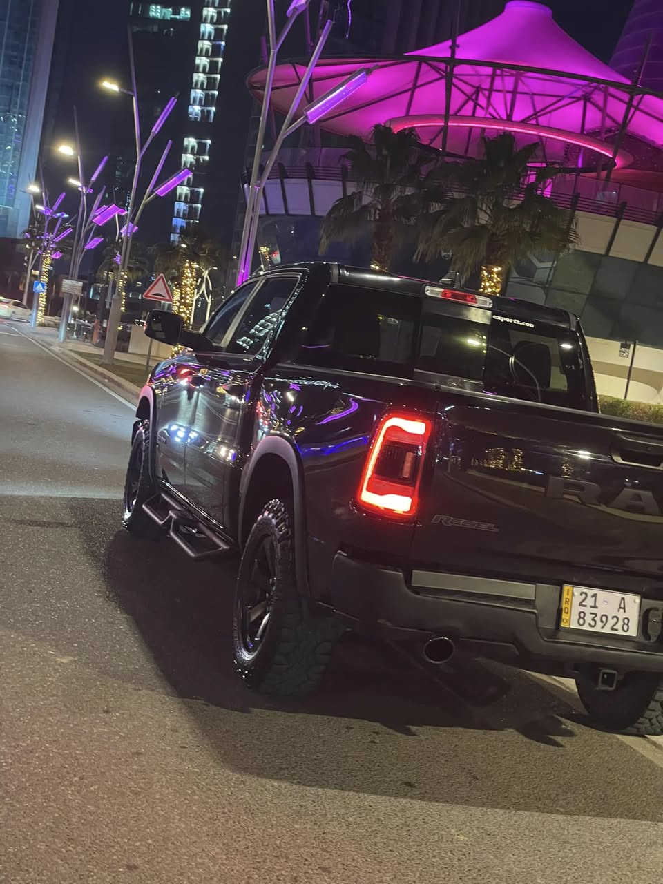 دوج رام RAM دخول جديد 
الموديل: ريبيل REBEL 
سنة الصنع: 2023
المحرك: 8 سلندر هيمي  5700 etorque
ناقل الحركة: اتوماتيك 
عدد الميال:26,000 mil مايل 
صورة الضرر مرفقه مع المنشور 
———————————————
مواصفات:
عدادات الكترونية
شاشة كبيرة
 امكانية تعديل ارتفاع دواسات البنزين والبريك
مقاعد كهرباء و خزن
تشغل عن بعد
مثبت سرعةً
مقاعد تدفئة 
داخل سيارة اسود و احمر 🔴
ستيرن تدفئة 
كاميرا خلفي 
مقاعد جلد 
المرآة كهرباء و وتضليل كهربائي
نظام دفع رباعي او تو ويل
ضواء زنون اضائة ليد LED
سمعات البين 
قيس الاطارات 20 إنش 
غطاء البودي موجود اصلي اجا وياها من امريكيا
———————————————
السعر :38500بيها مجال 
سيارة جاهزة من الهزة والتحويل
—————————————
سيارة موجودة بتكريت
***********
