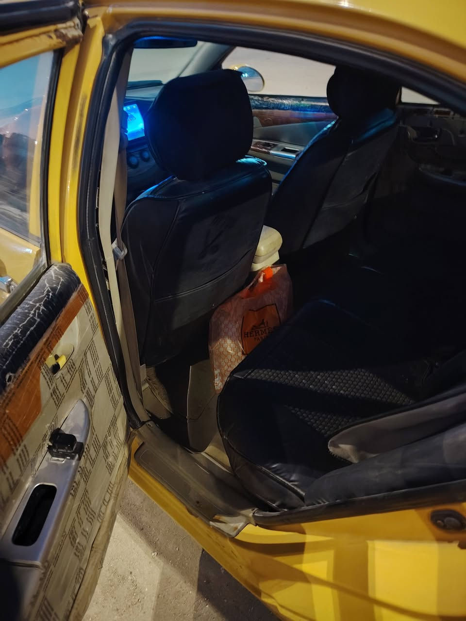 السلام عليكم سيارة ليفان موديل 2011 سياره كامل 
نضيف مثل ما بل الصوره  نقص باور+مشط 
سياره حلوه رقم كامل انكليزي  سياره ب سمي 
اوراق كامله 
السعر 40 وبيه مجال
*********** فقط اتصال
