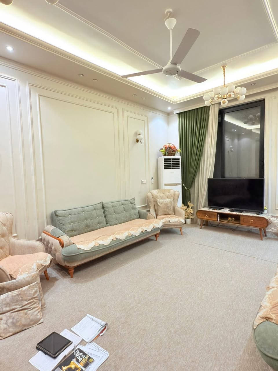 ⭕️دار للبيع في حي الضباط الاولى على شارع ١٥م 

⭕️المساحة ٢٠٠م طابو صرف 

⭕️بناء حديث 

⭕️الطابق الارضي يحتوي على صالة وهول ومطبخ وغرفة نوم ومجمع صحيات 

⭕️الطابق الثاني يحتوي على اربع غرف نوم سويت 

 ⭕️لطلب السعر مراسله الصفحة او الاتصال على الارقام 
 

*نستقبل جميع عروضكم السكنية 🏠 والتجارية 🏡 بكافة مناطق الحلة 
……………………………..
للمزيد من المعلومات

مراجعة مكتب بابل الكائن في شارع ٦٠ مقابيل حلويات ريف دمشق او كراج ناجي كماش سابقاً او الاتصال ☎️ 

***********ابو احمدالاسدي  
***********احمد الاسدي
***********امير الاسدي
