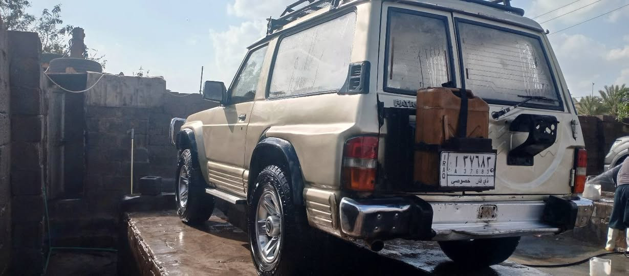 السلام عليكم نيسان باترول ربع للبيع موديل 1992 رقم ذي قار تحويل السياره تعمير جديد من سمكره وصبغ وتخم تاير ودوشمه السياره الفور ويل شغال مكينه 4200 بيه صوت كوجم بيم السعر 55 وبيه مجال رقم الهاتف *********** مكان السياره ديالى
