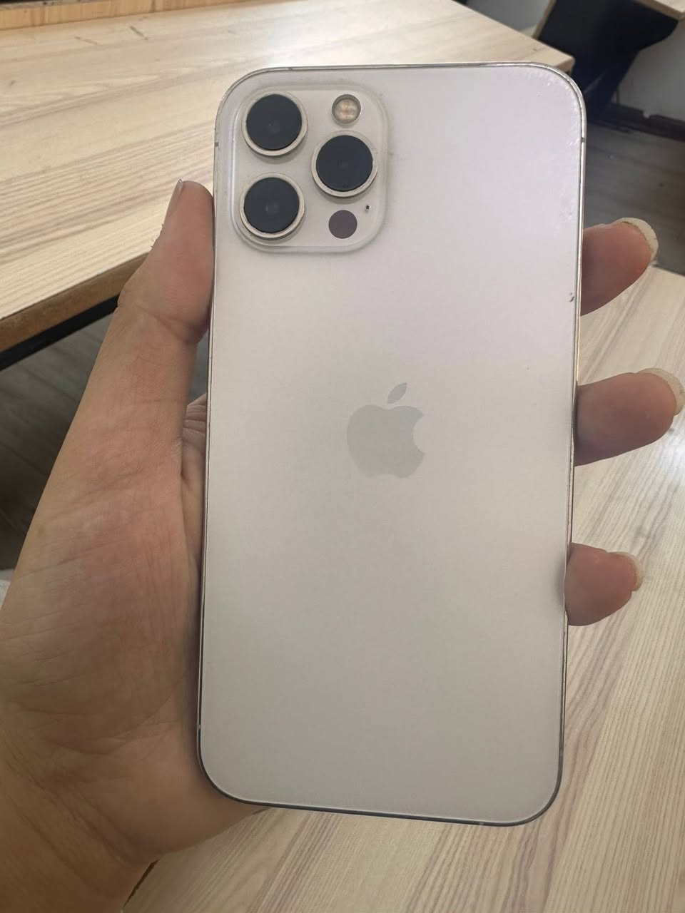 ايفون 12 برو ماكس بطاريه 81 رايده ب 550 وبي مجال ***********
