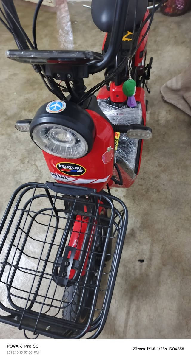 باسيكل شحن حجم 20 فول مواصفات
________
 مثبت سرعه وسرعة مالتها 99 إشارات شغال نضيف باسيكل بطاريه أخو جديد بس ملاحظه فوك بطاريه اكو بلاستيك مكسور بس هذا بي عيب وباقي بلادي كلها طاير جديد سعرها 260 وبي مجال للطيبين رقم موبايل *********** إذا مو شراي لا تتصل رجاءا .
