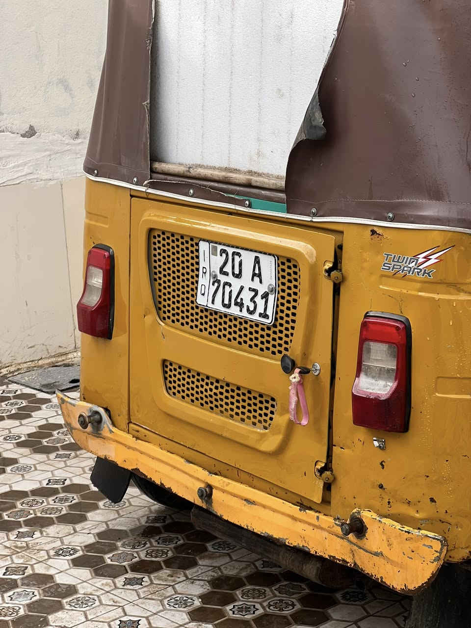 السلام عليكم تكتك موديل 2021تكتك بيهه لغد وتكمه والباقي كدامكم جانت بيد سايق ودمرهه تكتك يرادله 300الف ترجع فول بسمي ثاني يوم حولك مكينه لا تنقيص ولا تبخير السعر ٦٧٠٠وبيهه مجال بصيط  مكاني ديالى بعقوبه حي المعلمين نتصل وتدلل***********
