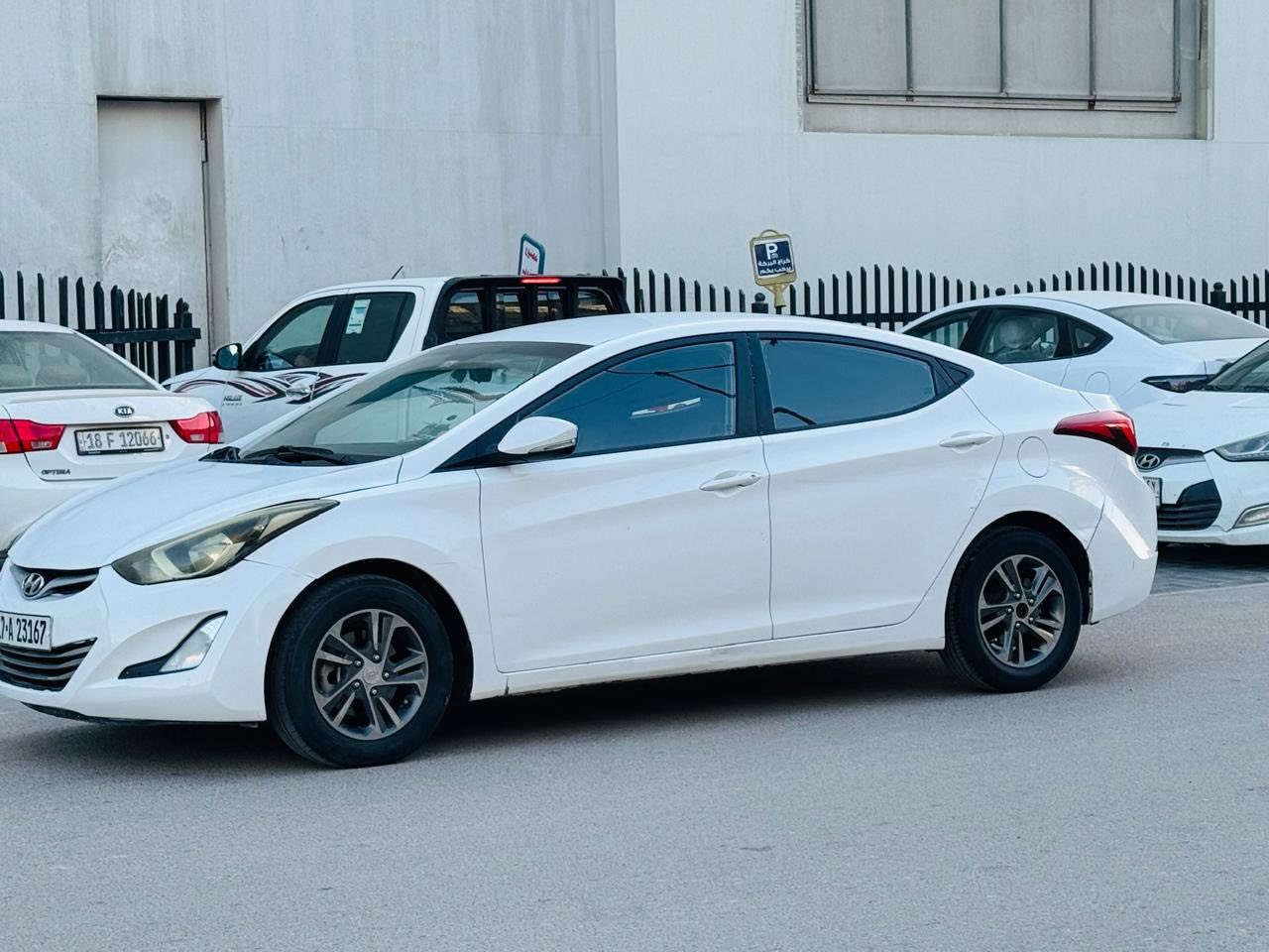 السلام عليكم الانتره 2015 خليجي سيار جديد كير محرك حداديه تخم تاير كله جديد رقم مثنئ دولي بسمي  سنويه 28 مكان سياره سماوه السفسار ***********
السعر 107 وبيهه مجال
