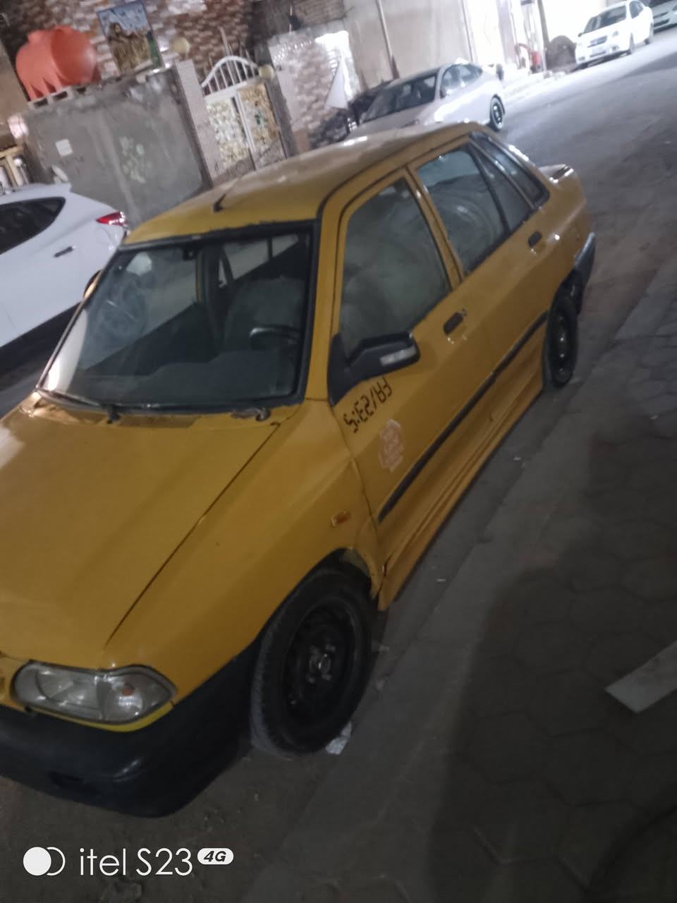 سلام عليكم سايبه للبيع مديل ١٣سياره نضيفه مكينه وكير وحداديه خير من الله السياره بدون المكان نجف السعر ١٣وبيهه مجال حك جيه الشراي يتصل عل رقم ***********
