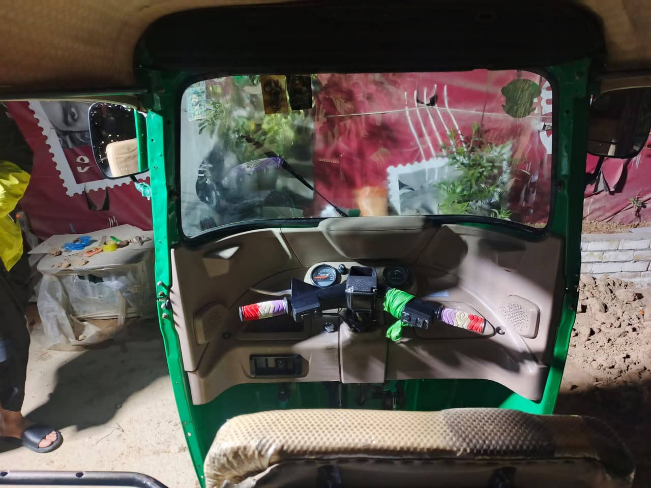 السلام   عليكم
تكتك  خضره   مكفوله  كفاله  عامله    لا خياس  لا ضربه  ولا صبغ  

تكتك  موديل 21  لون  اخضر 

التكتك  رقم  وسنويه   يعني تحويل شوكت  ماتريد   

التكتك   مكينه  زيرو حتئ ما مفتوحه   

8 ملايين  وبيهه  مجال   

بغداد الامين  الثانيه  

***********
