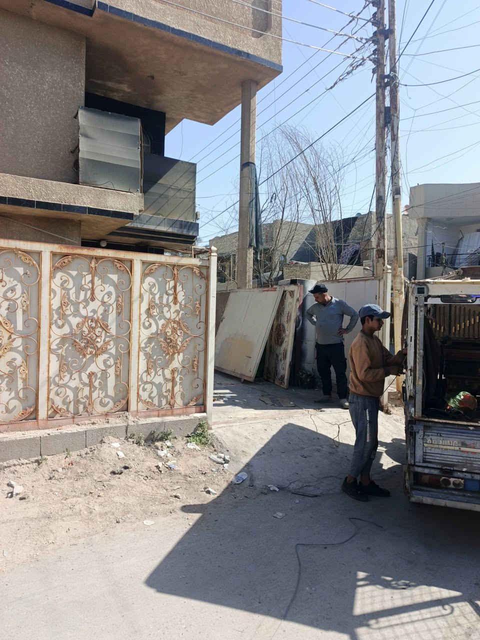 سياج حديد وباب سلايت للبيع ونضيفات يرادلهن بس ترتيب
قيمهن باليرضي الله مكاني حي الجهاد بغداد
***********
