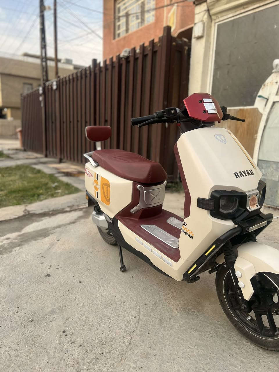 السلام عليكم للبيع ريان وحش كون VIP دراجه جديدة استعمال شي قليل جدا دراجه شخط واحد ما بيها كامله 6 باتري مصطرةملف 2000 دراجه غنيه عن تعريف مكاني بغداد شراي ***********
