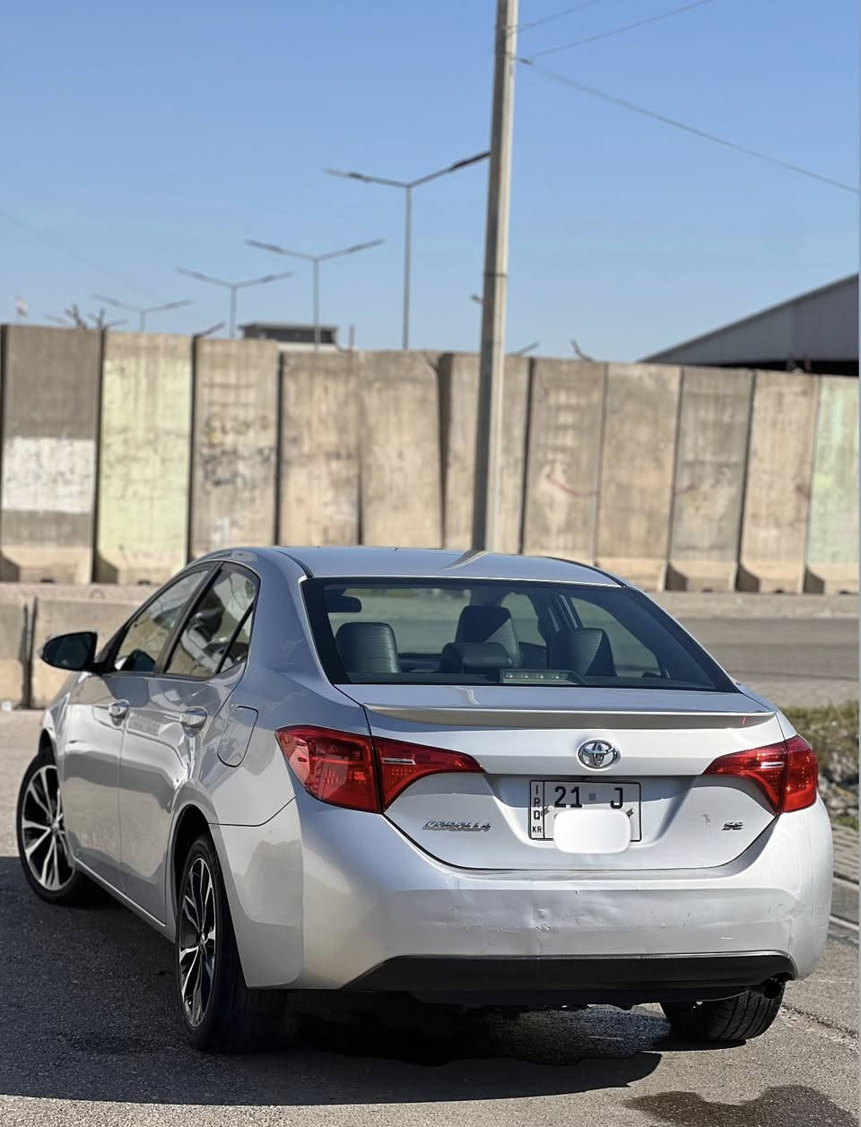 كورله موديل 17 موصفات SE  سياره مابي ولا تبديل ولا صبغ ولا عيار بدون ايرباك كله سليم بس بي ثلت مكان تعديل بارد شي قليل بجم كبس صور ضرر مال امريكه موجود بلمنشور سعره 155 رقم تلفون ***********
