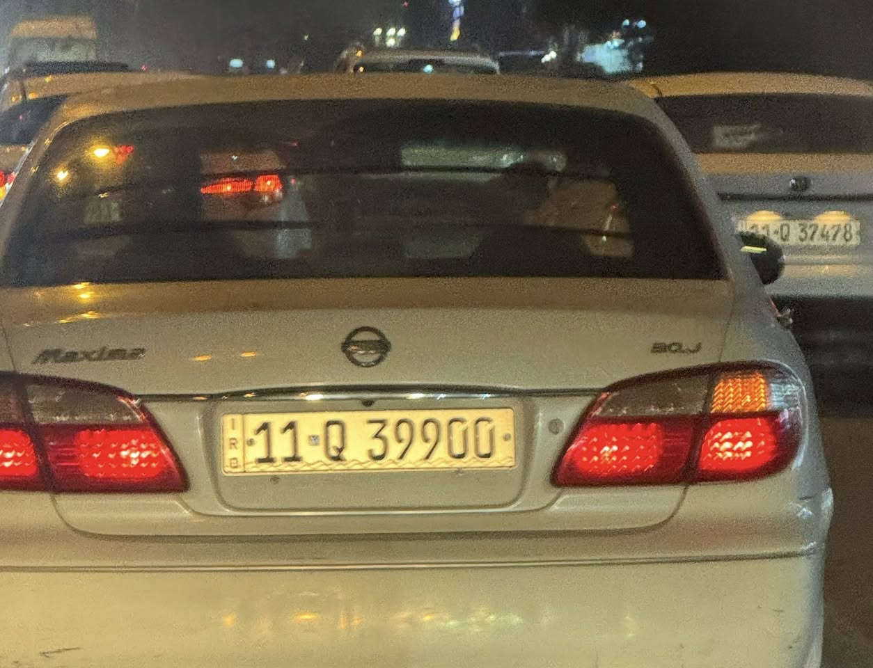 السلام عليكم  نيسان مكسما 2008 رقم بغداد مميز حداديه جديده تخم تايرات جديد سياره بلاديه داخل وخارج فقط جاملغ واحد خلفي مصبوغ  ب 73 مكاني بغداد المكاسب ***********
