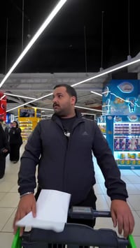 روبوت ذكي • دليل زبائن • الشعب والبياع