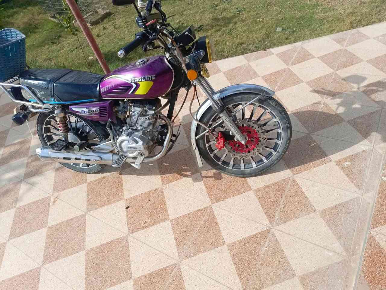 سلام عليكم
دراجه البيع

سيفان مديل 25

ورقه وحده بس كورتونيه

محرك 200

دراجه كله شغاله 

ال سعر 725وبي مجال 

مكاني ديالى الخالص التحويله ***********
