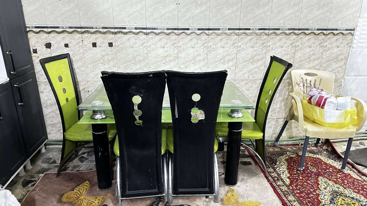 ميز طعام للبيع ***********
السعر115
