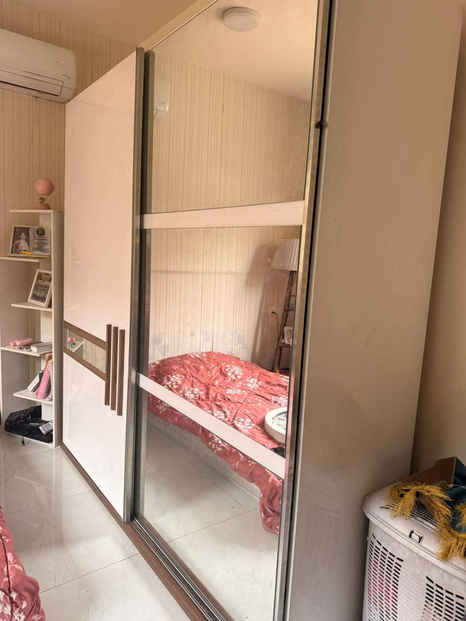 مرحبا
ميز تواليت وكنتور سلايد للبيع 
ثنينهم ب150 الف
المجر الاول للميز تواليت بي ضرر


**إذا كنت صاحب هذا الإعلان وتريد حذفه لأي سبب، رجاءا أرسل رسالة إلى الدعم الفني**