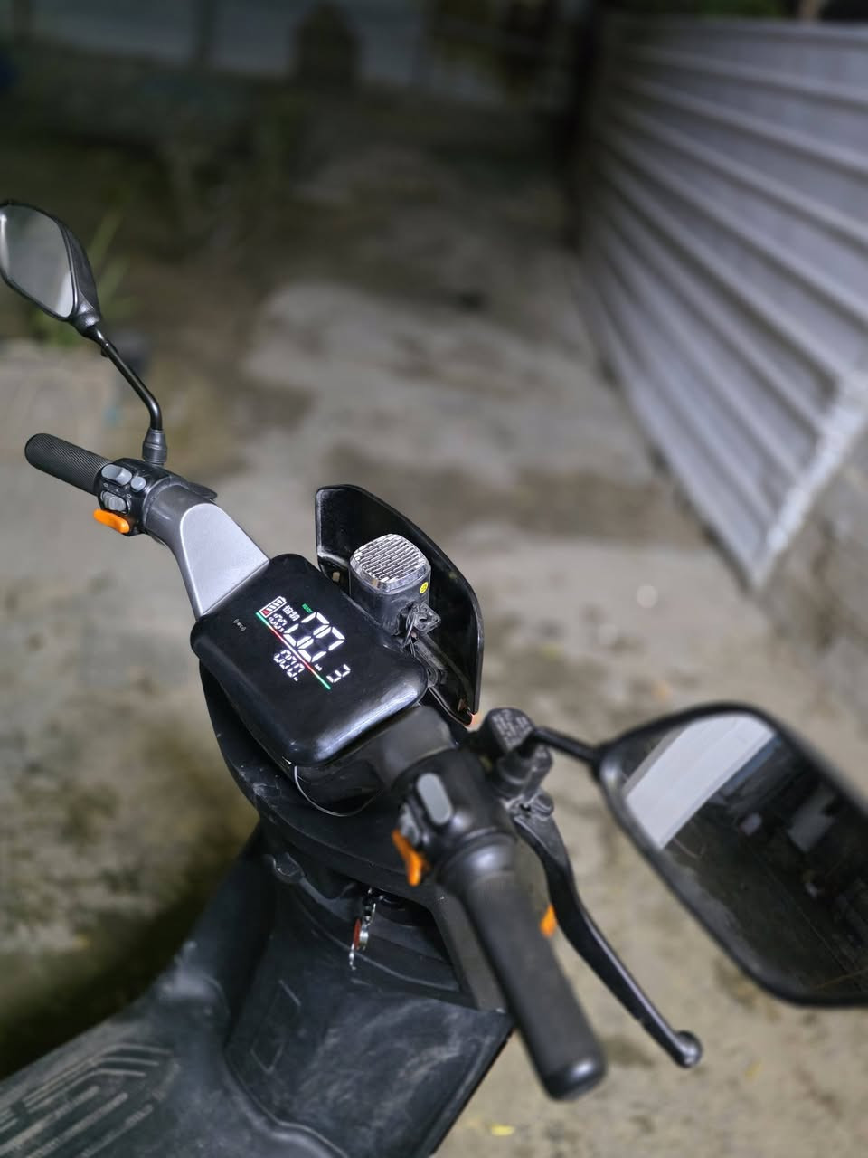 سلام عليكم شباب أقره كلشي قبل لا تتصل فدوة اروحلك
دراجه شحن موديل،2025 رانج 
نضافتها خيرمن الله  6بطاريات بحاله جيدا جدا كهربائيات كلها شغاله 
ما ناقصها برغي شتريتها قبل فتره من معرض بمليون وربع 1250
وهسه أريد أبيعها قيم بلي يرضي الله 
+ترهم مراوس هم شعندك نزل بل تعليق واني ادخلك خاص 
مكاني بغداد قرب جسر المثنى هـ***********
