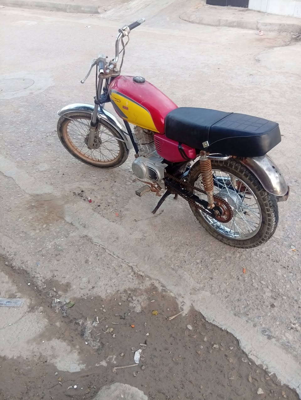 س
سلام عليكم دراجه يراني بدون وراق وراقه ضايعه مكفوله عشراين سعر 450وبيه مجال لعنون ميسان مركز لمحفضه لنتصال***********
