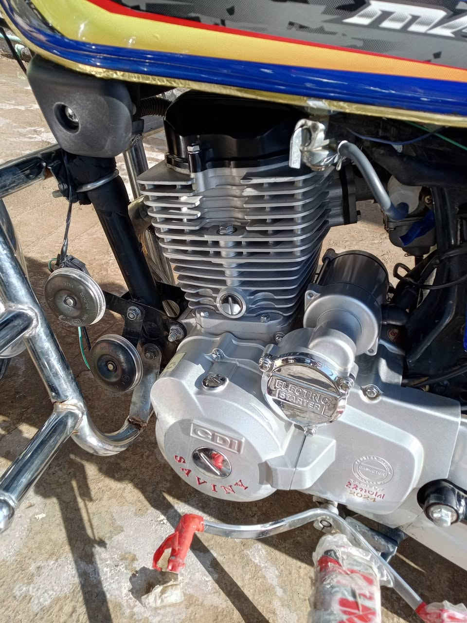 السلام عليكم موطور للبيع السعر 800 بي مجال منفيس اوراق كامله المكان جولان  الستفسار على هاذا الرقم واتساب ***********
