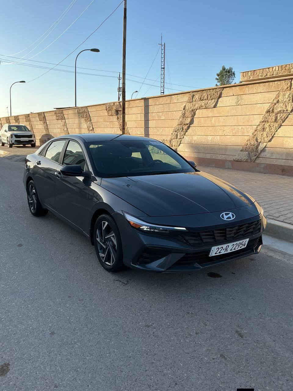 السلام عليكم
هونداي النترا للبيع موديل 2025 رقم اربيل الجديد 
لون اسمنتي  دخول جديد  الحادث صبغ بنيد نفسه مصلح  بدون دواخل بدون ارباك
المواصفات 
بصمه + بصمه ابواب 
تشغيل عن بعد + داخل اسود بلاك 
شاشه الكتروني 
لد نهاري + لايت زنون 
فول تحكم استيرن
ثلاث انظمه قياده
السياره ماشيه 8 الف فقط السياره زيرو
رادار امامي مع رادار جانبي 
ويل كب توقف ذاتي عنده الاقتراب 
محرك 2000 دوش بانزين فقط
وباقي المواصفات المعروفه 
مكان السياره بغداد 
الهاتف ***********/***********
