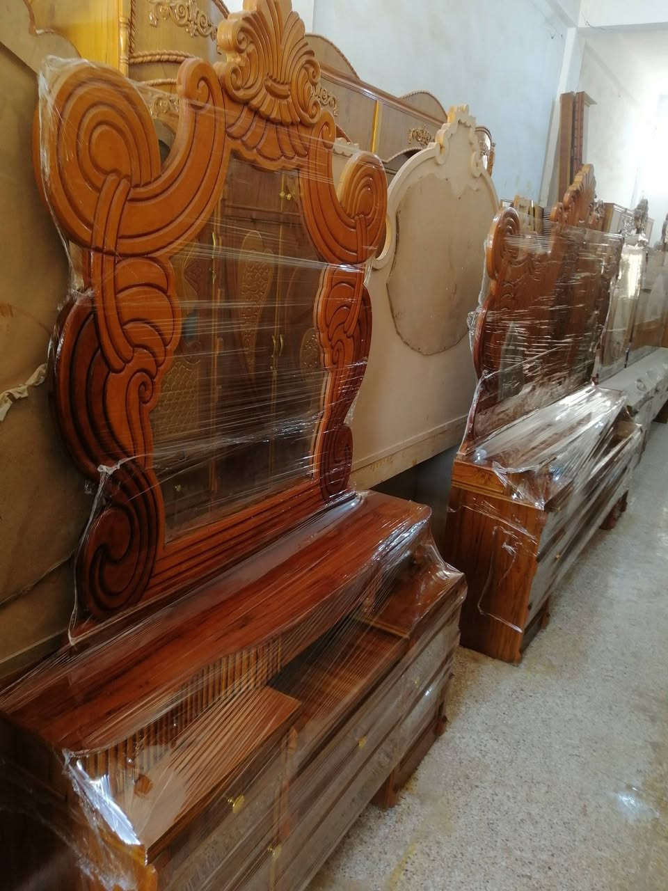السلام عليكم غرفه للبيع ٦باب طابقين توصاه صاج ظهر جرجوبه نظيفه السعر 850 الف وبيه مجال العنوان بعقوبه كاطون الرازي شارع ابو رباح قرب مرطبات لسيد مزاد ابو كرار الغريباوي *********** قرب جامع اسماء الله الحسنى
