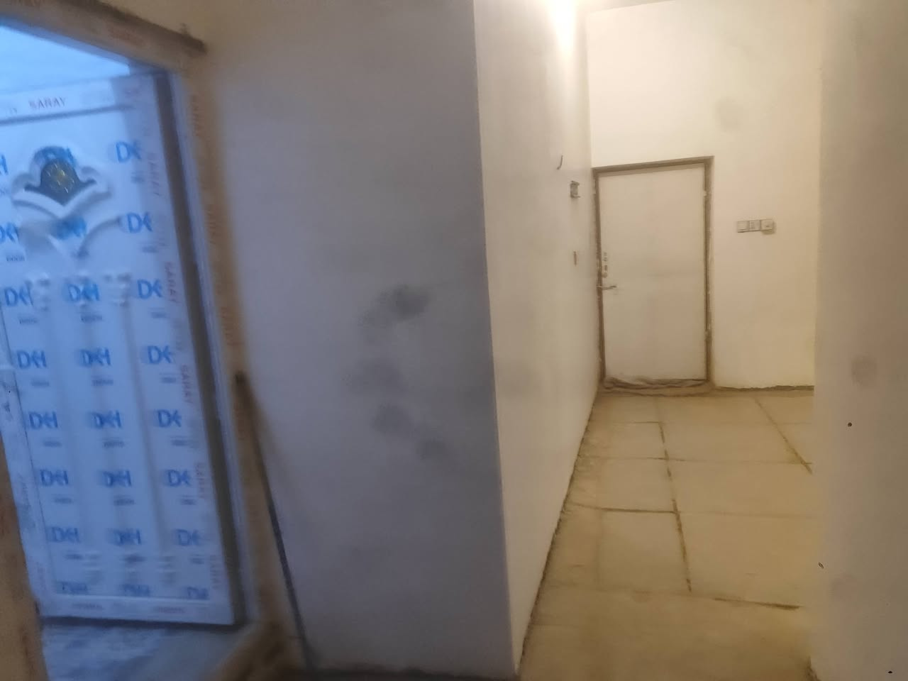 السلام عليكم بيت حي الزيتون شارع 20 للايجار طابق ثاني يوجد مطبخ صاله وغرفه وصحيات وهذا الرقم فيه واتساب ابو البيت***********
