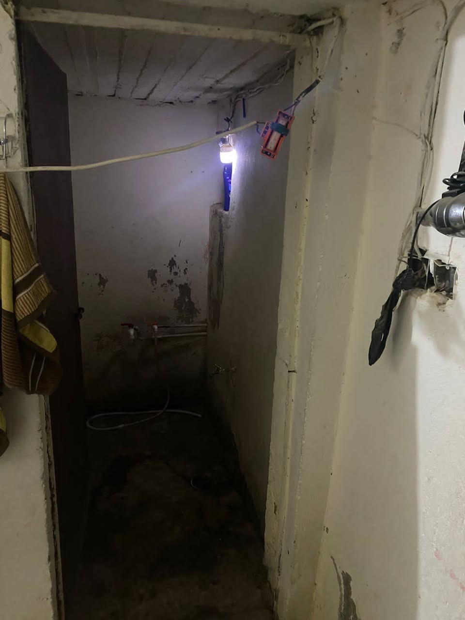 بيت للبيع سند رسني على الحولي الديوم في وادي شيشين بناء قديم مساحه 200 يحتوي على غرفتين وصاله واستقبال ومطبخ وحمام وطابق الثاني غرفه وبالاضافه إلى محل السعر 80 وبي مجال شي قليل للاستفسار إخوان بس الشراي يتصل رجاءً

(***********)
