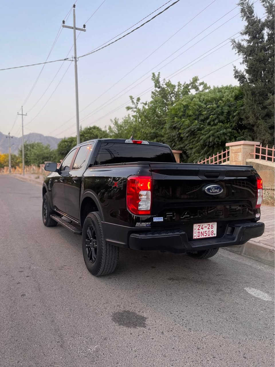 فۆرد ڕەنجەر 2024 ئەمریكی 4x4
دەبڵ ئەكسلە
مواسەفات STX 
شاشە ئایپاد و گێچ ئایپاد ڕاداری پێشەوە و لایت لید و برێك بەسمەیە 
تەنها چەمەلاغی لای سایەق بۆیاغە بەبێ ناو و ئەرباگی هەمووی بیلادیە و هیچی نەتەقیوە
40 هەزار مایل ڕۆیشتوە
سەیارەكە ژمارە كاتیە
نرخی 255 گەڵا و مەجالێكی زۆر كەم 
*********** رانية, السليمانية
