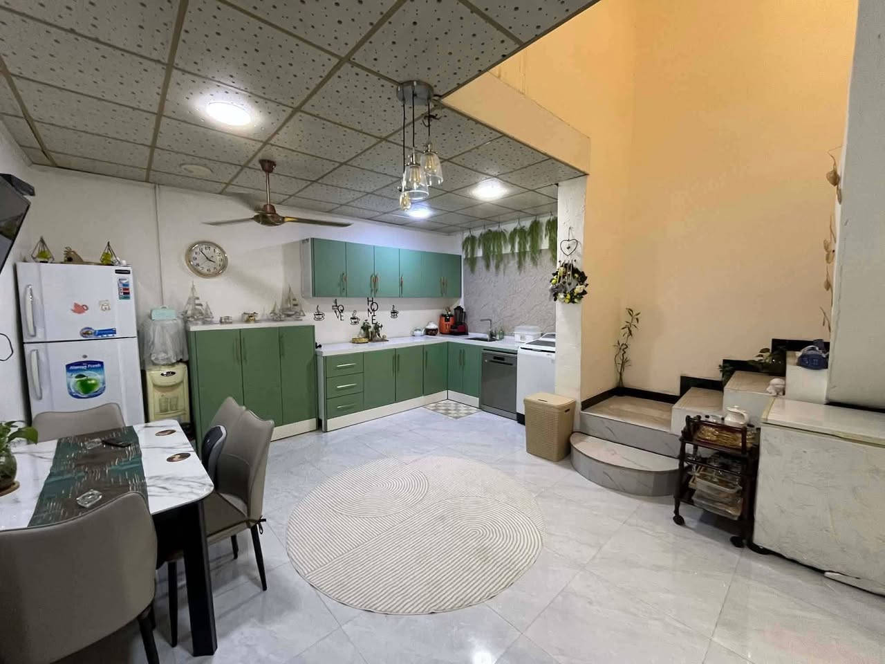 🏡 دار للبيع — الإسكان
📍 الموقع: بين المرور ومستشفى الجمهوري خلف المسبح الإسباني
📐 المساحة: 140م — واقع حال 170م
🔹 ركن على شارع عريض
🔹 طابق واحد
🔹 مرمم جديد بالكامل ولا يحتاج أي نقص

✨ تفاصيل الدار:
▪️ غرفتين نوم
▪️ صالة
▪️ مطبخ مفتوح
▪️ مطبخ حار
▪️ صحيات داخلية وخارجية

💰 ا: مطلوب مبادره 
75 مليون 
📆 القسط الشهري: 395 ألف

📩 للاستفسار والمراسلة على ***********
