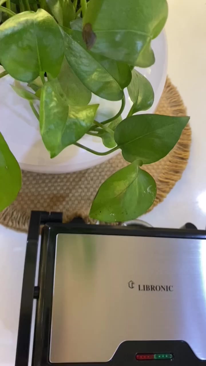 كابسة صاج ماركة LIBRONIC

الميزات:

أداء عالي و تسخين سريع

صحن تسخين مانع للالتصاق

زاوية فتح حتى 90 درجة

قفل لتثبيت الطعام داخل الكابسة

ضمان لمدة سنة من تاريخ الشراء

الطاقة: 1300 واط

أبعاد لوح التسخين: 11x23

أبعاد الغلاف: 11  25  29 سم

أبعاد المنتج:10  22  26 سم

رقم الموديل: LC-5016

الملاحظات:
لم يتم ذكر المنشأ

السعر (30)الف
متوفر توصيل مجاني لجميع محافظات العراق
 #اكسبلور #كومنت #تعليق #متابعة #اجهزة #منزلية


**إذا كنت صاحب هذا الإعلان وتريد حذفه لأي سبب، رجاءا أرسل رسالة إلى الدعم الفني**