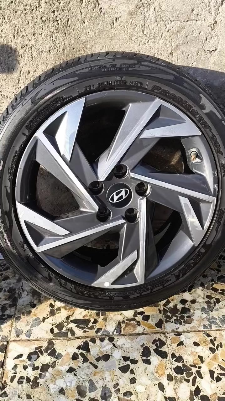 السلام عليكم شباب اوياله النترا حجم 17 سعر 300 وبيهن مجال المكان بغداد البلديات شارع  الشراي يتصل ***********
