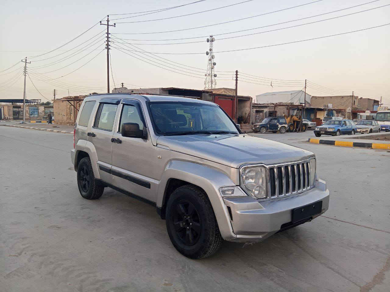 للبيع جيب لبرتي   / مزاد وزارة الداخليه موديل 2010بيه كتاب مزايدة تمشي بيه وين ماتريد سيارة جاهزة گير محرك    اسويلك وكالة ام الباركود  السعر 63  وبيه مجال  المكان ذي قار الرفاعي ***********
