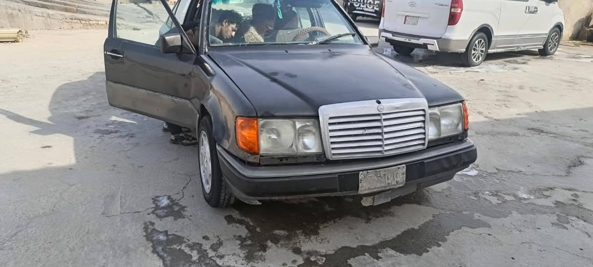 مارسدس دب موديل 89
سياره جاهزه كهربائيات كير ومكينه ادامه كامله

حداديه كدام توني شادها عربانتها تعبانه تخم تاير
راعيها موجود يمي رقمها صدامي
سعرها 28 وبيها مجال
مكلف بل نشر
رقم 5560973 0787
مكاني ناصريه مركز
