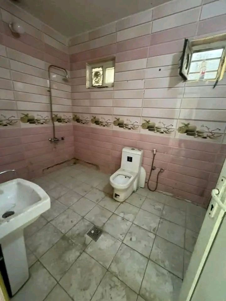 ايجارات سيديه 1شقه ارضيه غرفتين وصاله ومطبخ وصحيات وكراج وحديقه ٦٥٠ نظيفه 2مشتمل ارضى غرفه وصاله ومطبخ وصحيات ٥٥٠ نظيف  3مشتمل طابق اول غرفه وصاله ومطبخ وصحيات وسطحين ٦٠٠ مترتب جديد. 4شقه طابق اول غرفتين وصالة ومطبخ وصحيات ٥٥٠.نظيفه.5 مشتمل معزول طابق اول غرفه وصاله ومطبخ وصحيات ٤٥٠ مقبول 6شقه غرفه وصاله ومطبخ وصحيات ٤٠٠.مقبوله.7مشتمل طابق اول غرفه وصاله ومطبخ وصحيات ٥٠٠ موثث. 8 مشتمل غرفه وصاله ومطبخ وصحيات ٦٠٠ نظيف 9 مشتمل غرفتين وصاله ومطبخ وصحيات ٧٠٠ نظيف طابق اول. 9.شقه ١٥٠ متر غرفتين كبيره وصاله كبيره وصحيات ومطبخ وسطح ٤٥٠ اعلام العمداء. 10 بيت طابق اول غرفتين وصالة ومطبخ وصحيات معزول ايجاره ٤٥٠ اعلام عمداء. 11شقه غرفه وصاله ومطبخ وصحيات ٤٠٠ اعلام 12مشتمل ارضى غرفه وصاله ومطبخ وصحيات ٦٠٠.شهداء السيديه ع الخط السريع 13شقه غرفه وصاله ومطبخ وصحيات ٤٠٠ شهداء السيديه 13يوجد سكن طالبات شهداء السيديه للاستفسار الاتصال ***********. ***********
