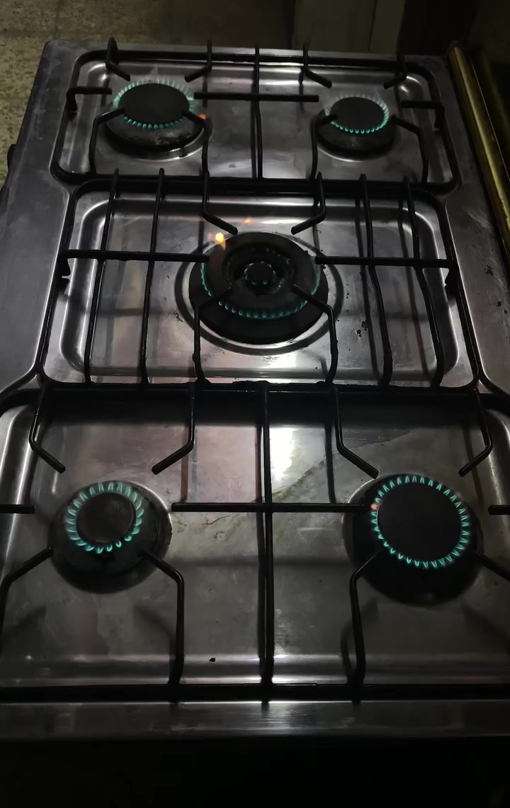 سلام عليكم
طباخ 60*90 المصري للبيع 
شغال ومابي اي نقص او كسر
السعر 200 وبي مجال


**إذا كنت صاحب هذا الإعلان وتريد حذفه لأي سبب، رجاءا أرسل رسالة إلى الدعم الفني**