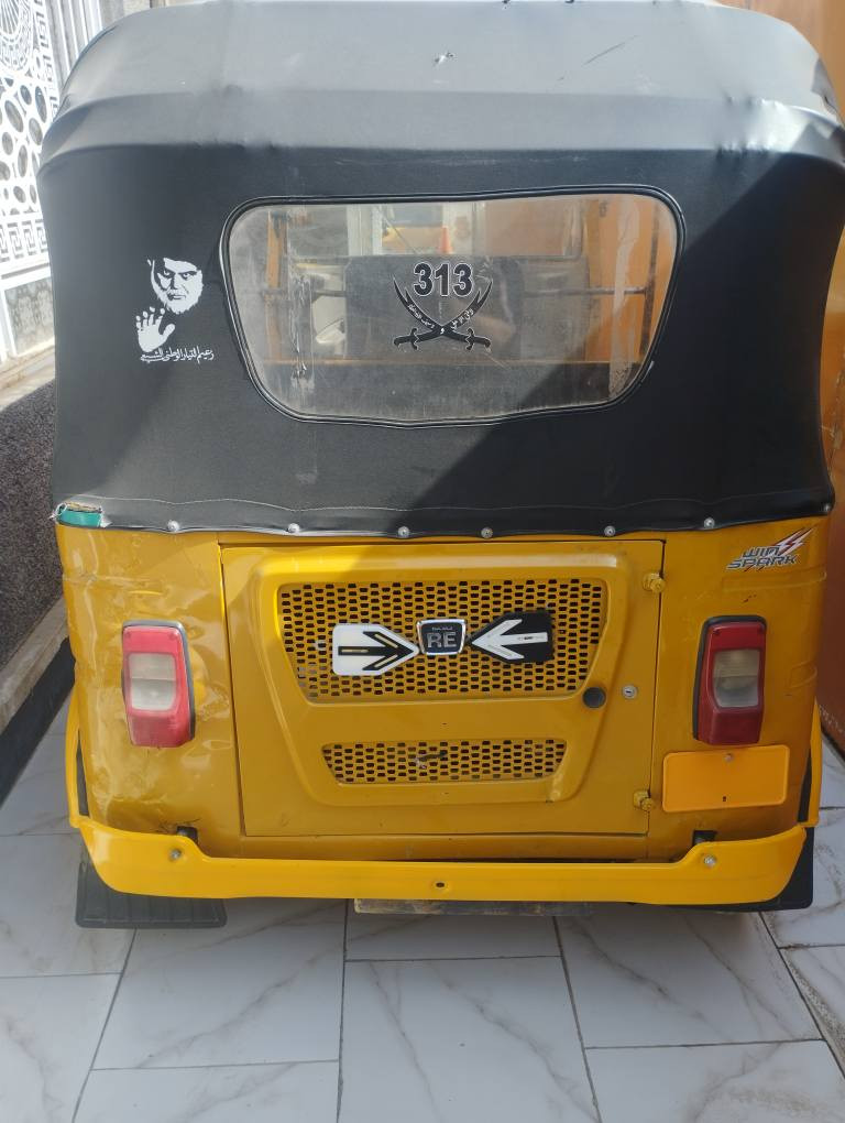 تكتك ٢١للبيع صفراء اللون ماكينه لاتنقصيص ولاتبخير بيه ضربه بالصفحة بسيطه ومراجعه بارد بدون رقم أوراقها بااسمي اصوليه شركة المصطفى مكانها زعفرانيه الأربع شوارع *********** بغداد, العراق
