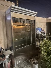 متوفر  شواية 8 شياش + طباخ 5 عيون + حماية 6 بلانكات + ميز متر ونص + سن...