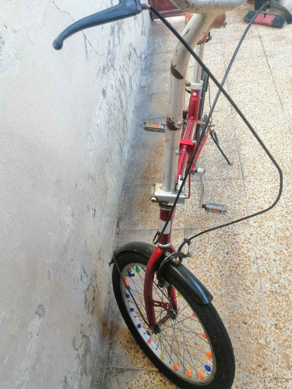 بايسکل حجم 20
مال سفرات يصير جنطه 
شغال بل كامل ما بي نقص 
سعرو 65 وبي مجال 
يرهم مراوس 
***********
واتس
