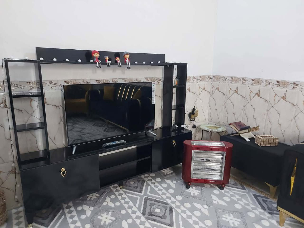 تخم  حطاطه  وبي ضمان10 مقاعد + 8 كوشات + طبله+ موكيت + بردات تفصال + سكه ملكيه واكسوارات مالته ب500 وخمسين 
وذا وحده بس تخم ب 400 وخمسين  استخدام جدآ قليل أقل من4 اشهر + الميز ب60 تخم لونه خردلي 
العنوان رمادي شارع عمر ... رقم ع خاص


**إذا كنت صاحب هذا الإعلان وتريد حذفه لأي سبب، رجاءا أرسل رسالة إلى الدعم الفني**