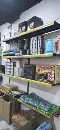 سنتر أدوات المنزلية للبيع مع كافة ملحقاته  (رفوف والكاميرات وجهاز بارك...