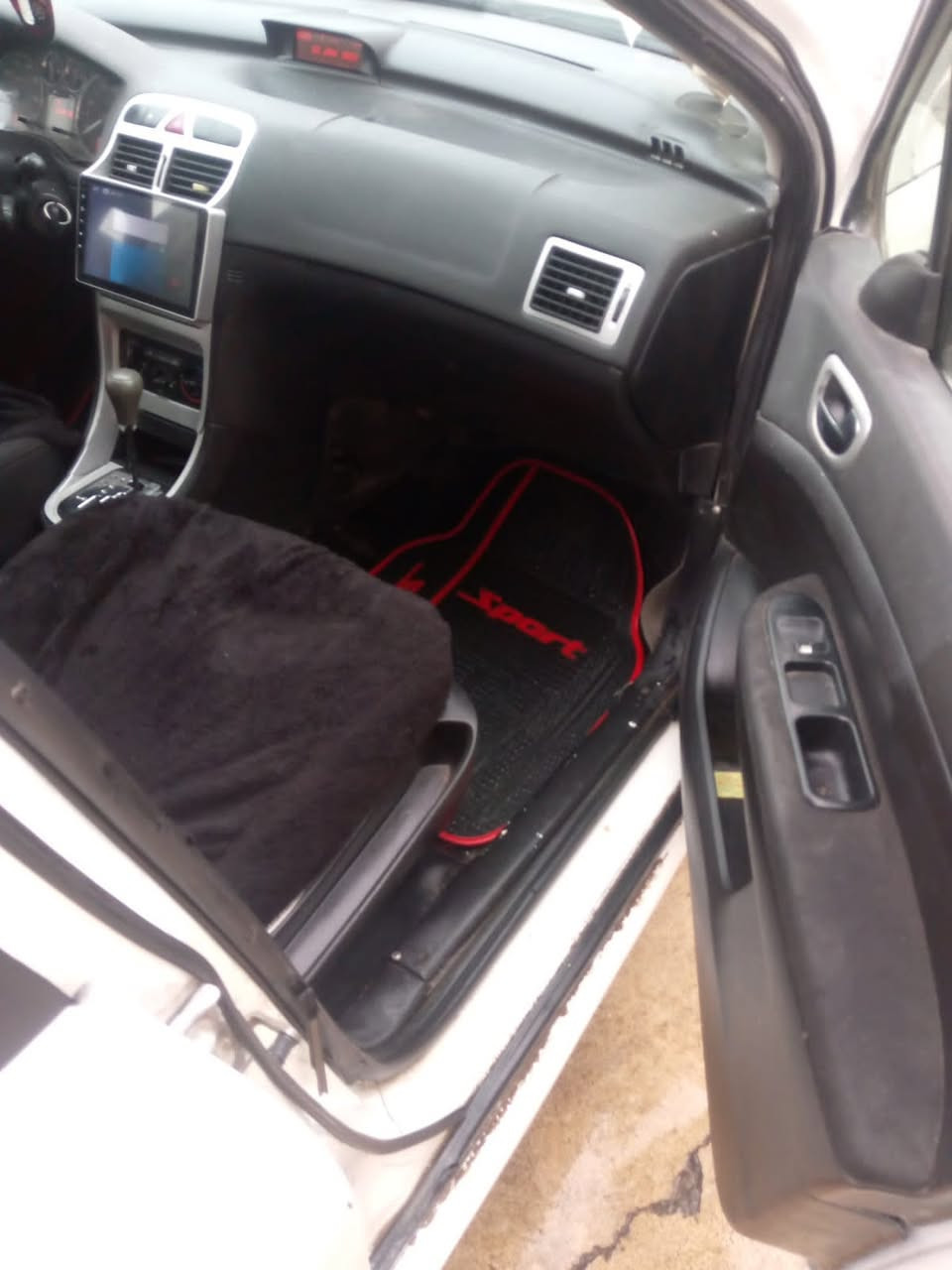 بيجو ٣٠٧موديل ٢٠٠٦ سياره جاهزه محرك وكير وحداديه تبريد رقم كركوك سنويه جديده مشروع وطني مكانه بكركوك *********** سعر ٤٨ورقه بيه بطاقه بنزين صبغ عام
