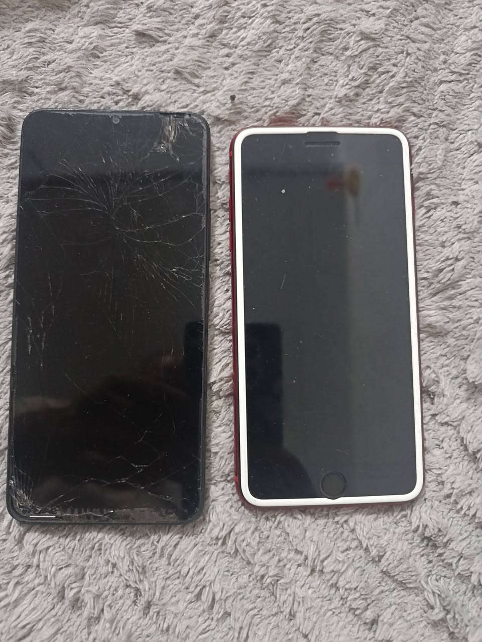 السلام عليكم ورحمه الاثنين شغالات واحد ظهره بيه خدوش والثاني شاشه خدوش استخدام بيت ومكفولات ***********
