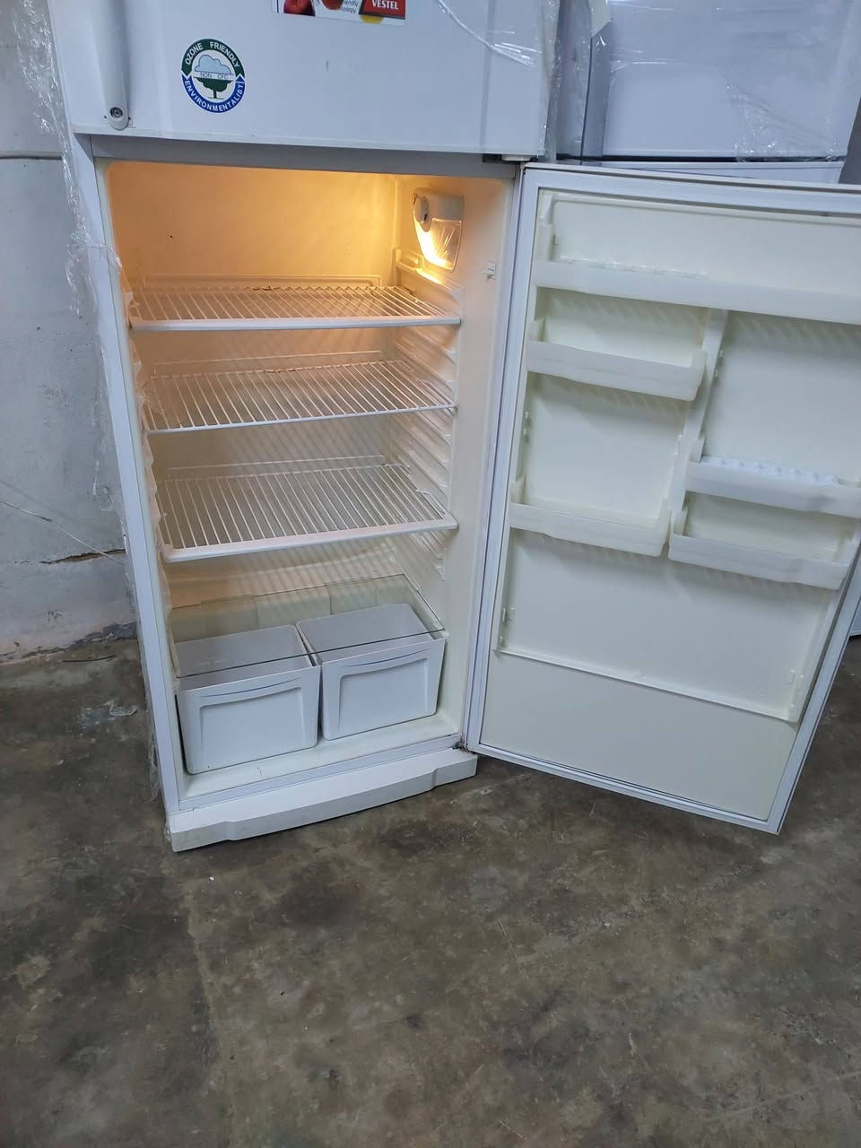 ثلاجه حجم ١٨ قدم نوعيه فزتل تركي شرط تبريد وشغل سعر ١٩٠ وبيها مجال عنوان سوك حديثه خلف جامع عبدالرحيم اتصال ***********
