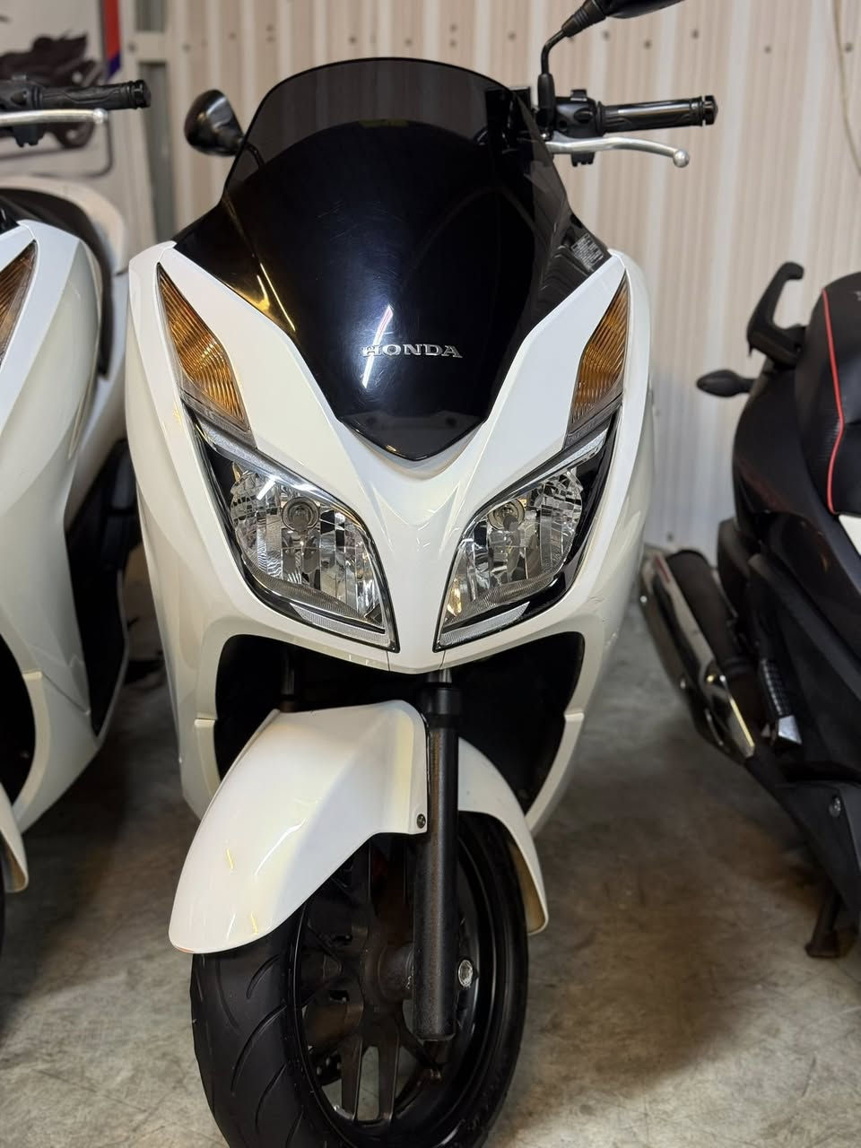 اللهم صلي على محمد وآل محمد 
السلام عليكم ورحمة الله 
تم وصول وجبة دراجات ياباني رمبة غير مستعمل 
سلفر ونك 400 TG
سلفر ونك   600 
سلفر ونك عادي 400
فورزة0/12 
  فاز 0/11.       للاستفسار ***********
فورزة 0/10
فورزة 0/9
فورزة 0/8
دراجات بحالت الوكالة كفالة وضمان 
البيع بل نقد والقسط مصرف 🏦 الرافدين حصراً 
العنوان بغداد البلديات يوجد توصيل 🚚 لكافة المحافظات
