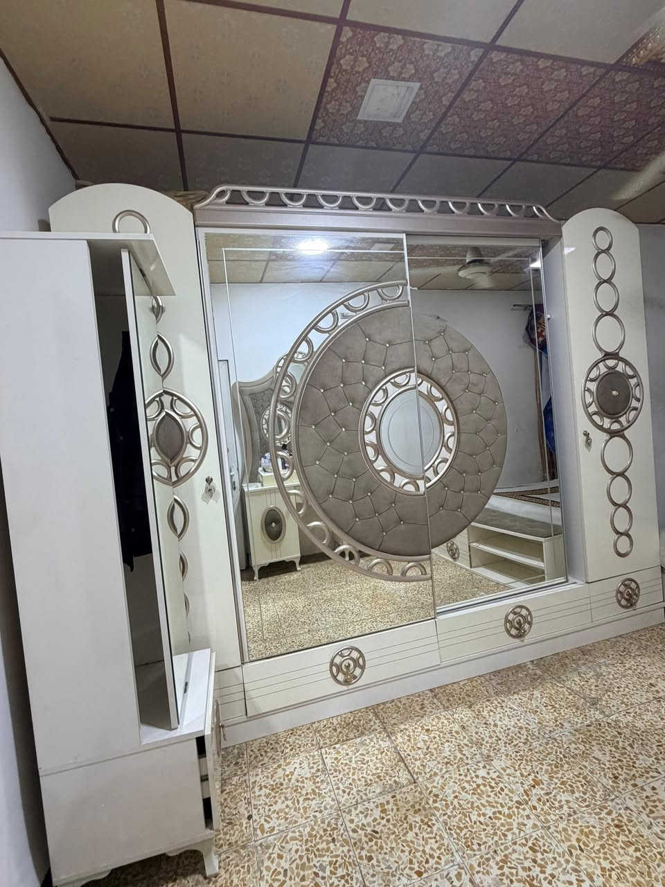 غرفة نوم للبيع 7 قطع بدون كسر
عنواني كركوك راس دوميز
السعر /650 الف بي مجال قليل
رقم موبايل /***********
