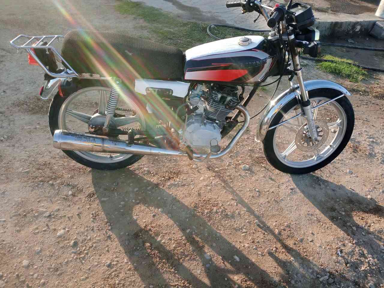 دراجه للبيع موديل 17 شغال صلف هندر كهربايات سعر 350 رقم الهاتف ***********
