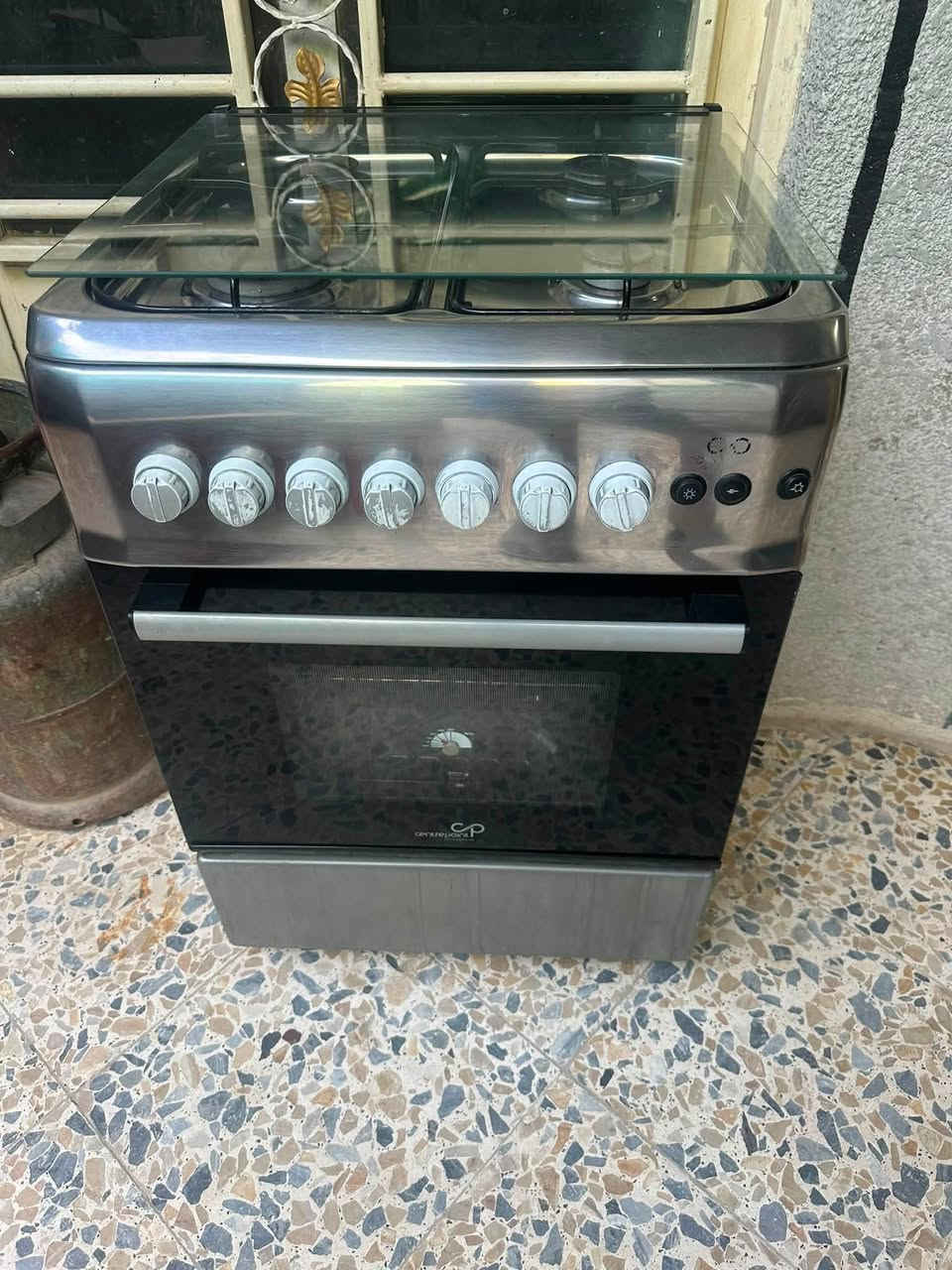 طباخ للبيع كلش نضيف مكاني بغداد السعر 100  رقمي ***********
