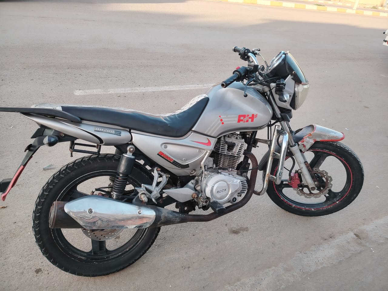 السلام عليكم دراجه للبيع عالي موديل 2016 محرك 200 cc دراجه مفتوح المحرك السعر 350 وبي مجال رقم صاحب الدراجه ***********
