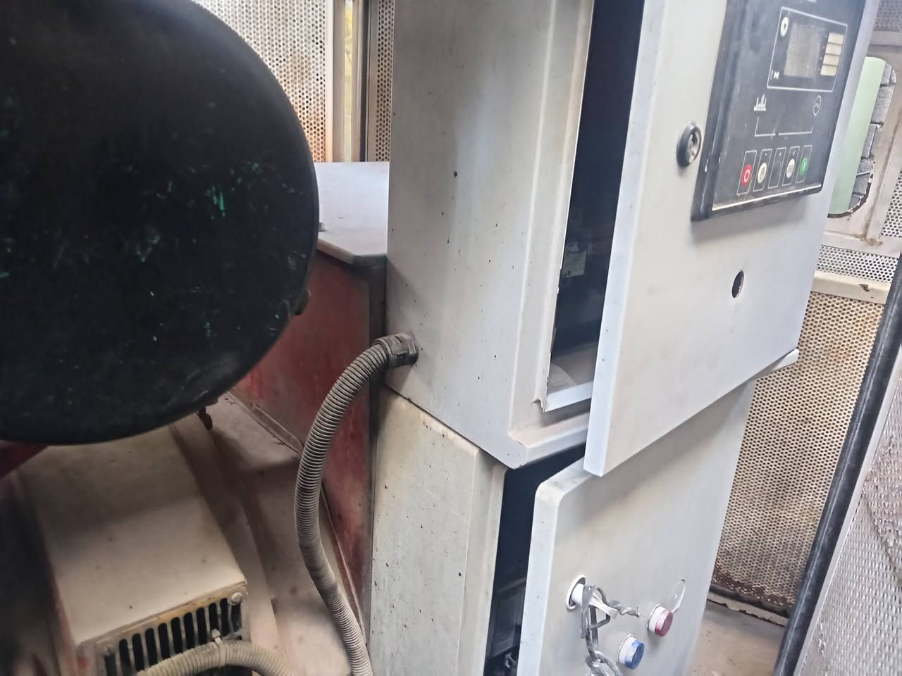 مولد كمنز ١٠٢ كاتم اصل ١٢٥ kv بحاله ممتازه السعر ٥٥$الاتصال على الرقم ***********
