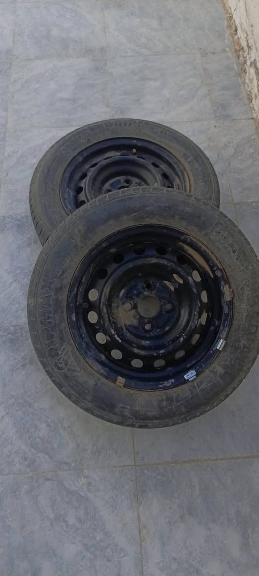 تخم اوياله نقصهن بس تاير واحد حجم الويل 14 مكاني الديوانيه الي يريدهن خلي يخابرني
***********
